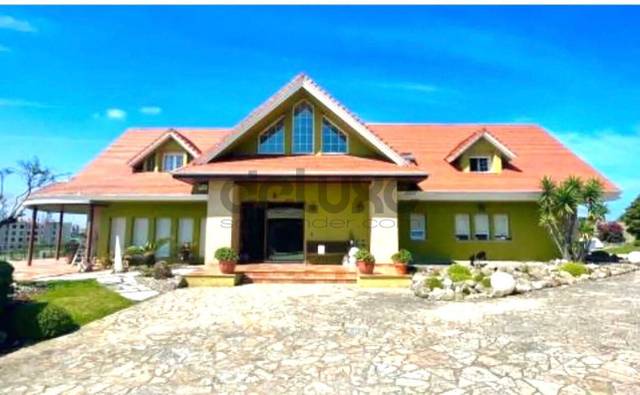 Casa-chalet en Venta en Cueto