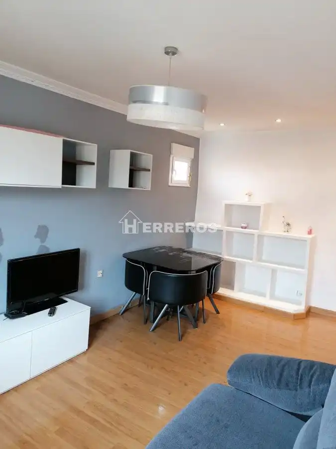 Dormitori de Apartament en venda en  Logroño amb Calefacció i Parquet