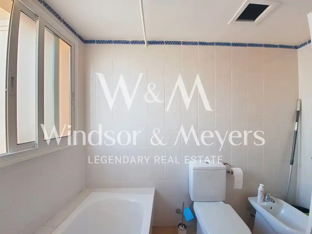 Baño de Apartamento en venta en Santa Eulària des Riu con Aire acondicionado, Amueblado y Piscina comunitaria