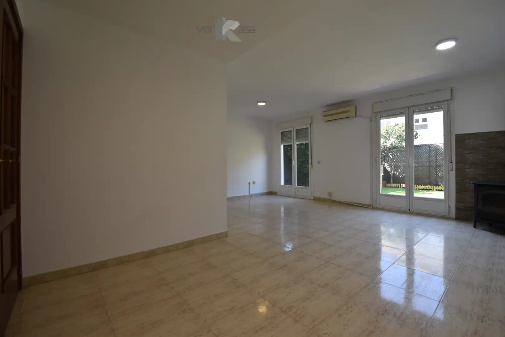Wohnzimmer von Einfamilien-Reihenhaus zum Verkauf in San Martín de la Vega mit Klimaanlage, Heizung und Privatgarten