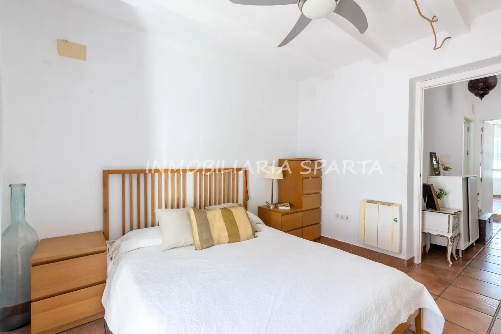 Habitación de Casa adosada en venta en Gelves con Terraza, Horno y Lavadora