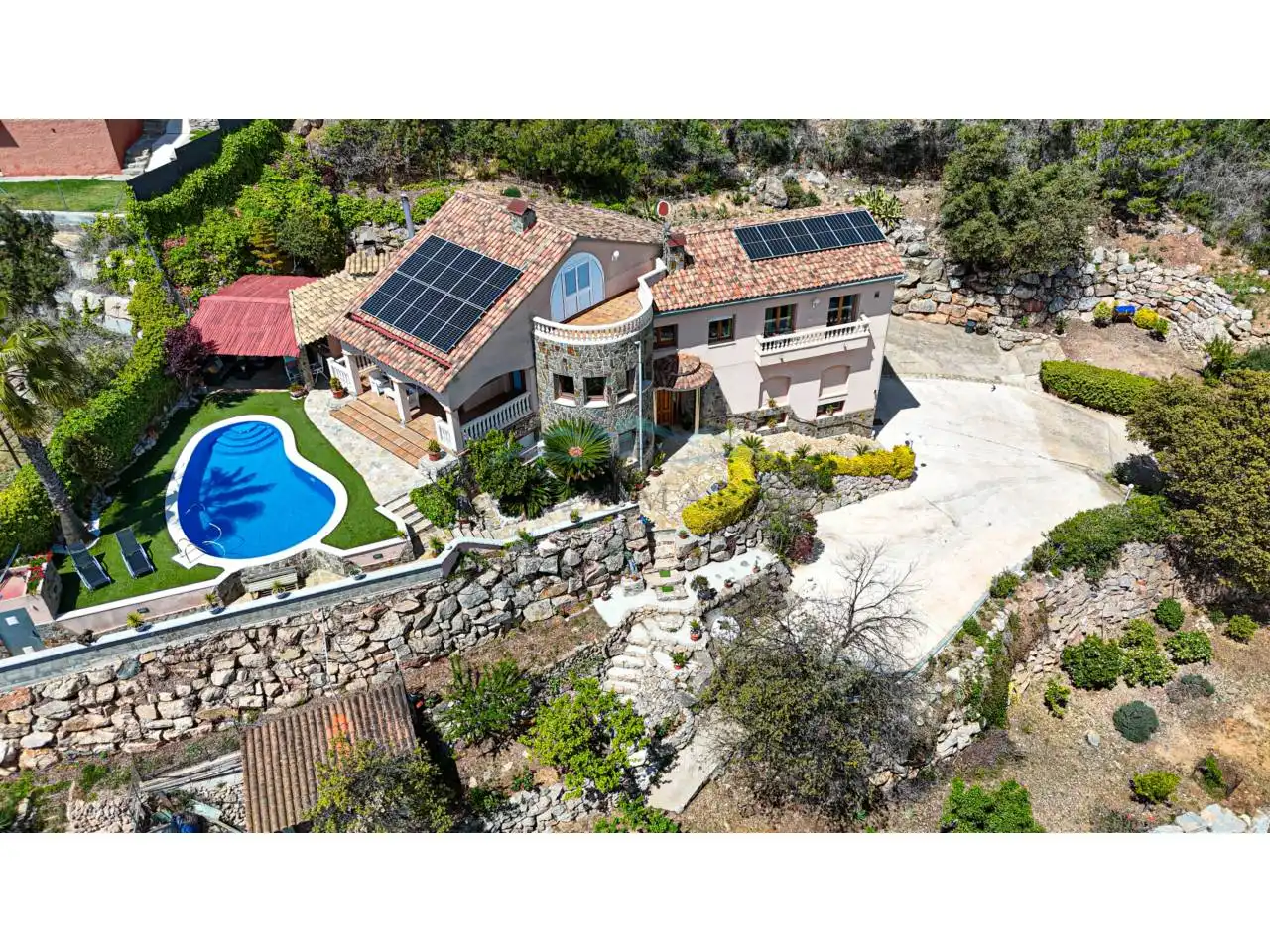 Vista exterior de Casa o xalet en venda en Corbera de Llobregat amb Aire condicionat, Calefacció i Jardí privat
