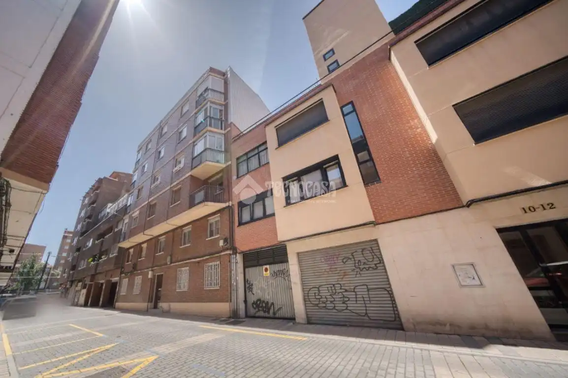 Exterior view of Flat for sale in Valladolid  with Heating, Parquet flooring and Furnished
