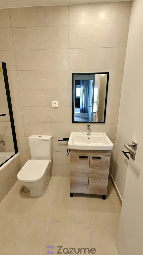 Bathroom of Flat for rent in Sevilla  with Air Conditioner, Private garden and Parquet flooring