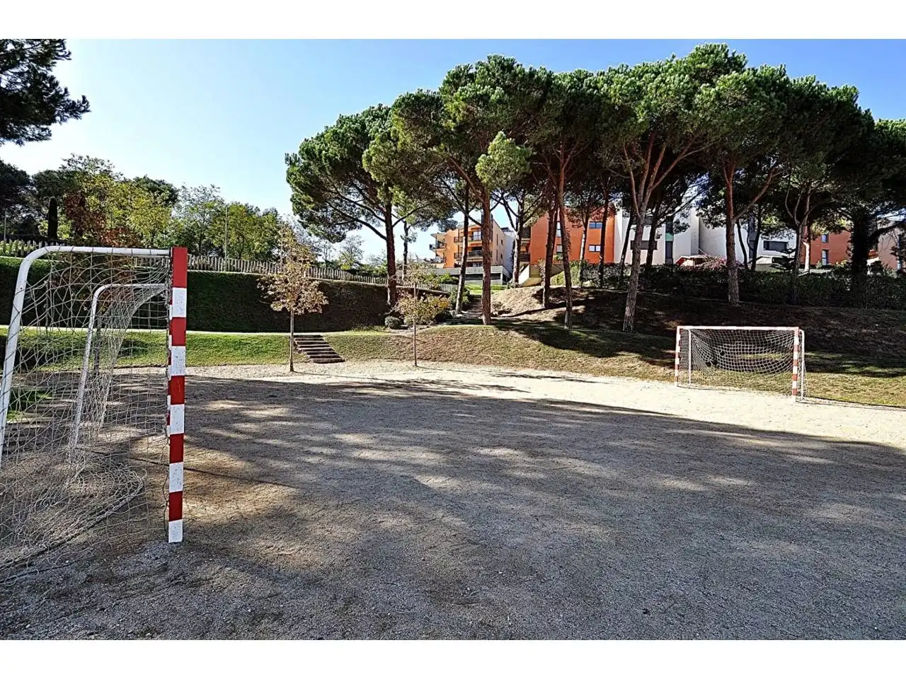 Außenansicht von Wohnung zum Verkauf in Lloret de Mar mit Klimaanlage, Heizung und Privatgarten