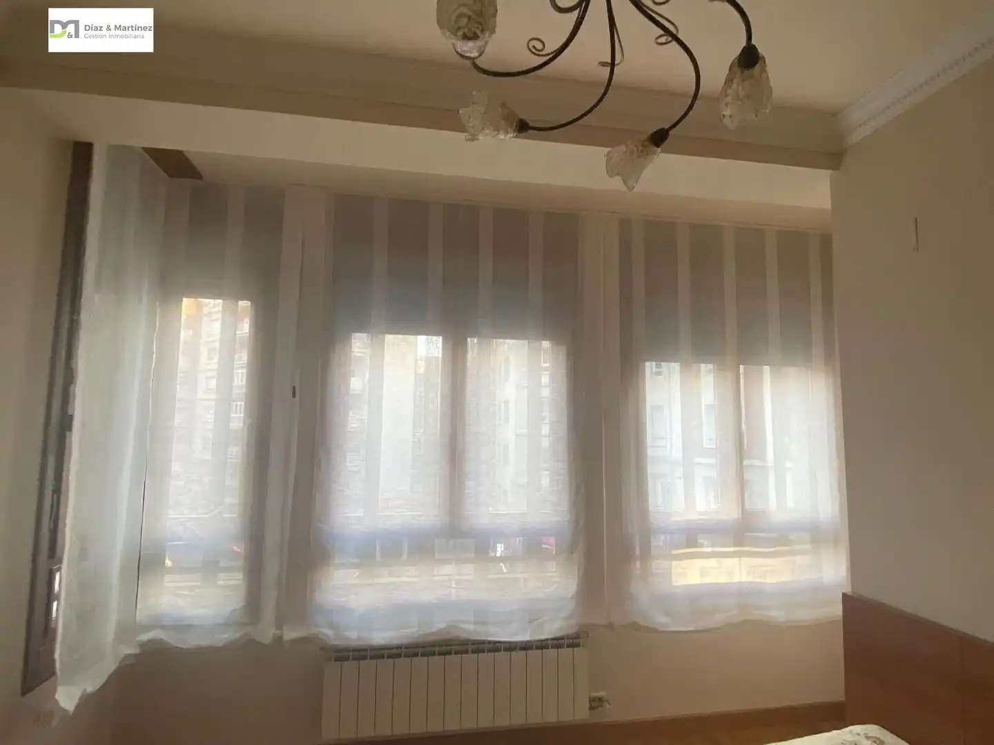 Habitación de Apartamento en venta en León Capital  con Calefacción, Parquet y Trastero