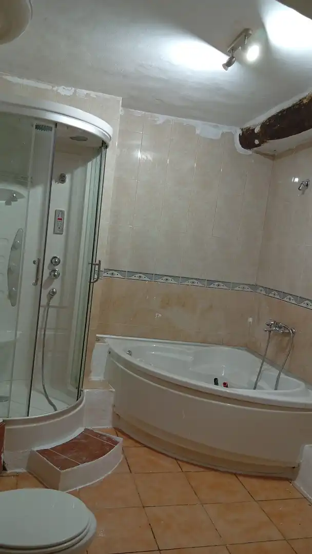 Badezimmer von Loft zur Miete in Albondón mit Möbliert