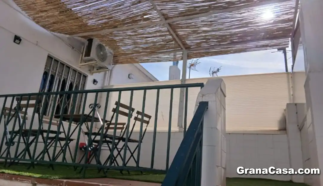 Terrassa de Casa adosada en venda en Granada amb Aire condicionat, Calefacció i Jardí privat