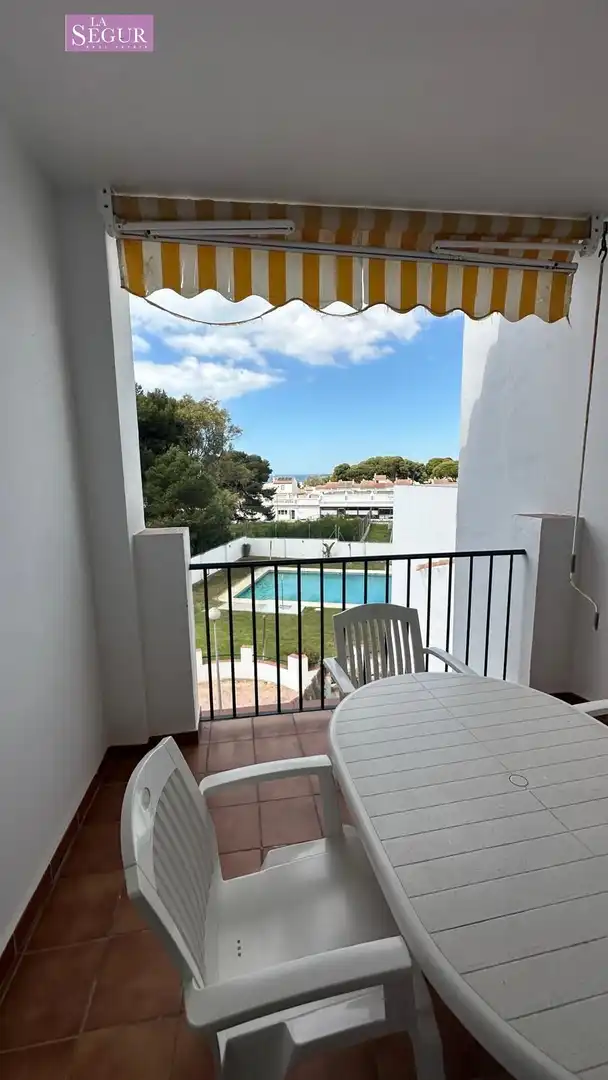 Exterior view of Flat for sale in Conil de la Frontera  with Terrace, Furnished and Community pool