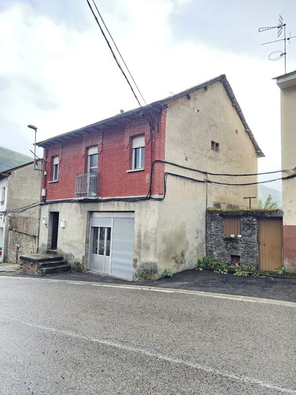 Exterior view of House or chalet for sale in Villablino