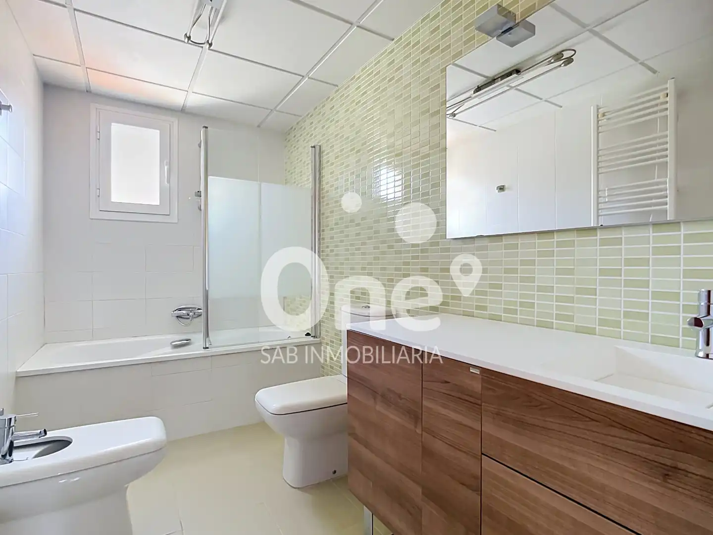Baño de Casa adosada de alquiler en San Antonio de Benagéber con Aire acondicionado, Calefacción y Jardín privado