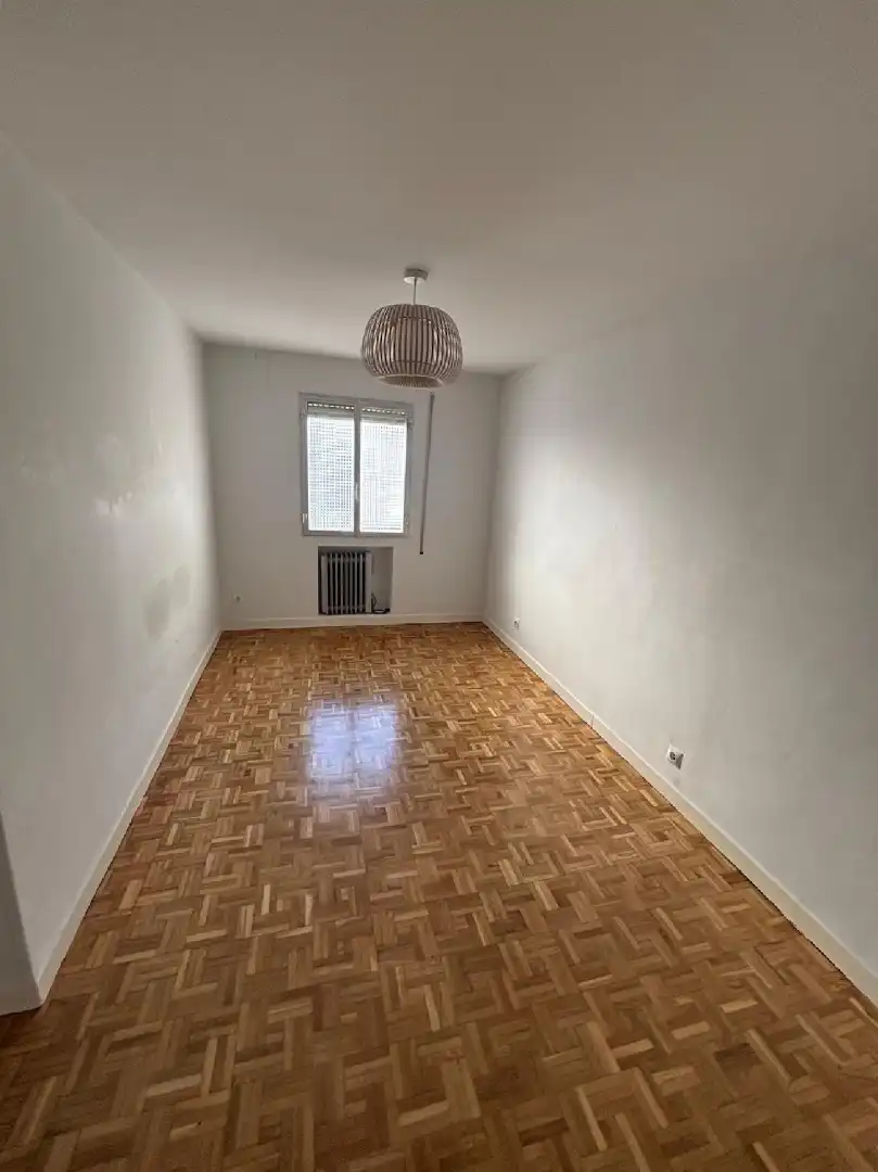 Bedroom of Flat for rent in Madrid  with Air Conditioner and Heating