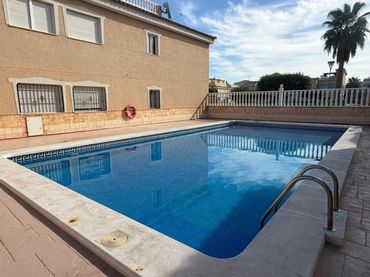 Bungalow mit Pool zum Verkauf in Formentera del Segura