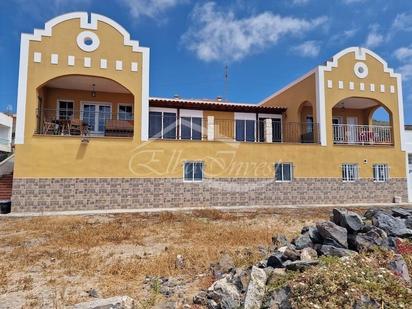 Vista exterior de Casa o xalet en venda en Adeje amb Aire condicionat, Terrassa i Balcó