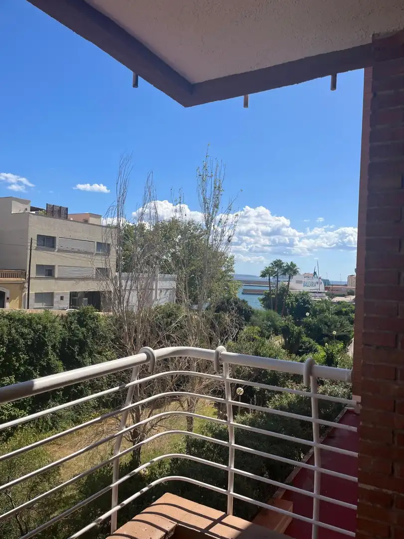 Apartamento con terraza en alquiler en Carrer RAFELETES (LES)