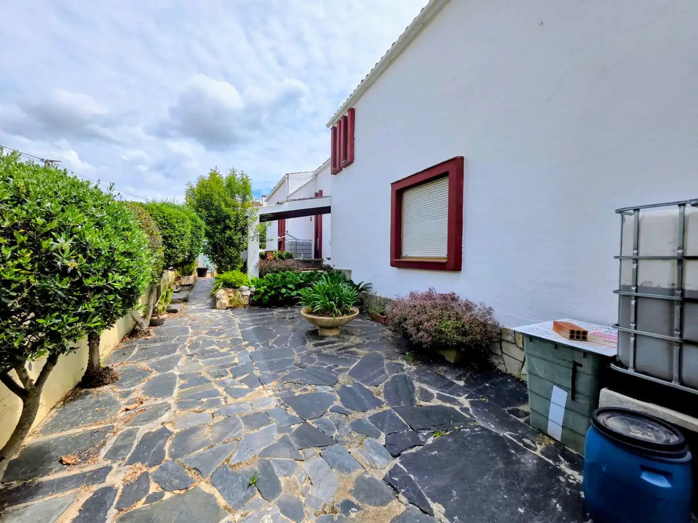 Vista exterior de Casa o chalet en venta en Sant Cugat Sesgarrigues con Calefacción, Terraza y Amueblado