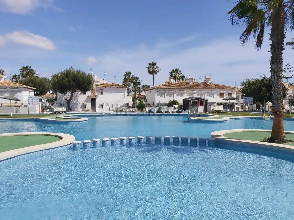 Duplex avec piscine à vendre à LAGO JARDIN