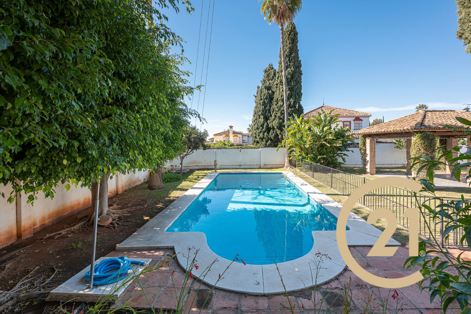 Swimming pool of House or chalet for sale in Marbella  with Air Conditioner, Private garden and Terrace