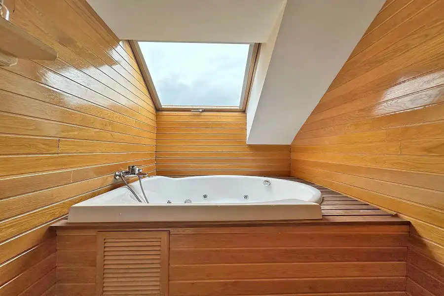 Baño de Dúplex en venta en Torrelodones con Calefacción, Parquet y Horno