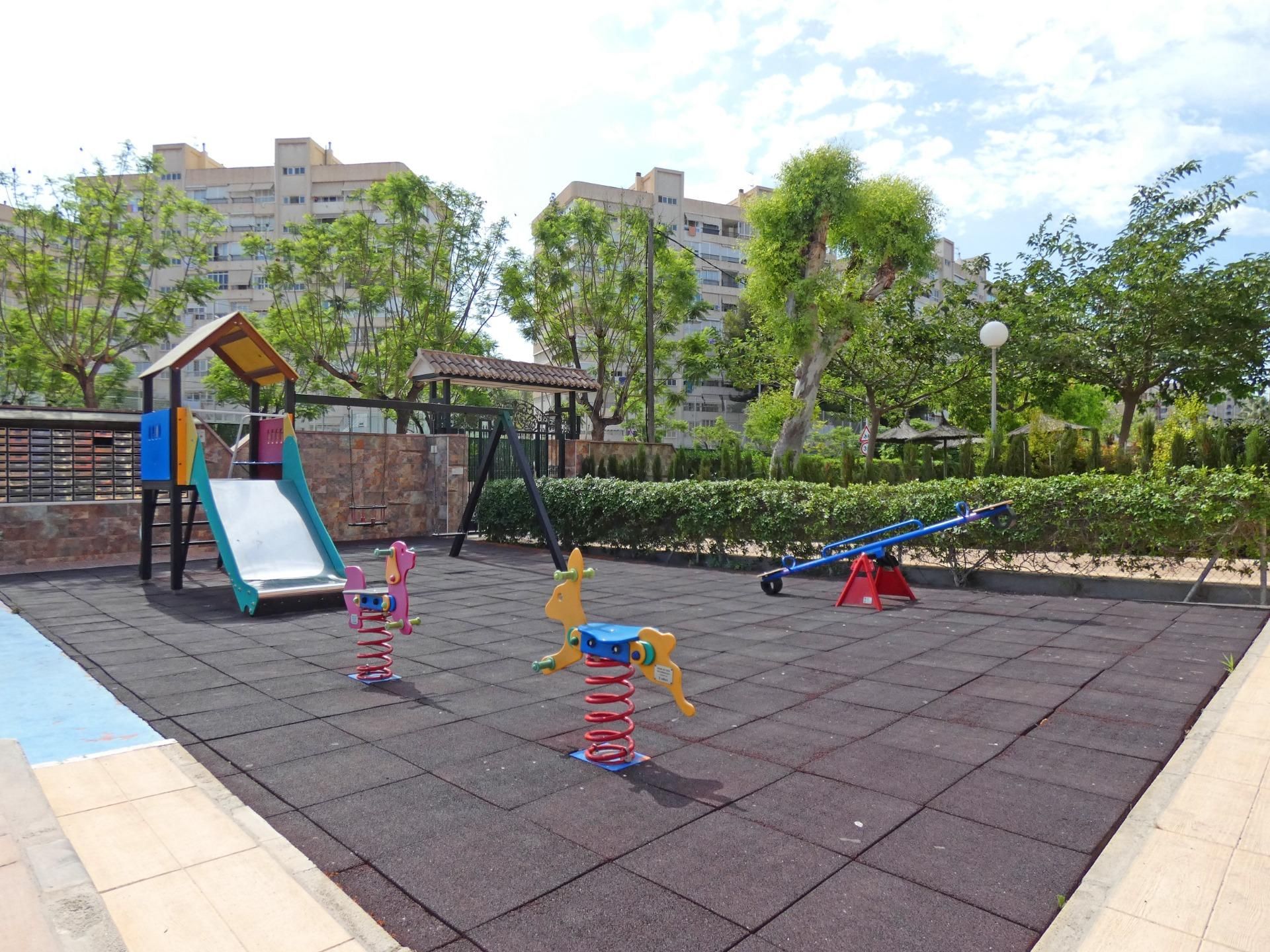 Terrassa de Pis de lloguer en Alicante / Alacant amb Aire condicionat, Jardí privat i Terrassa