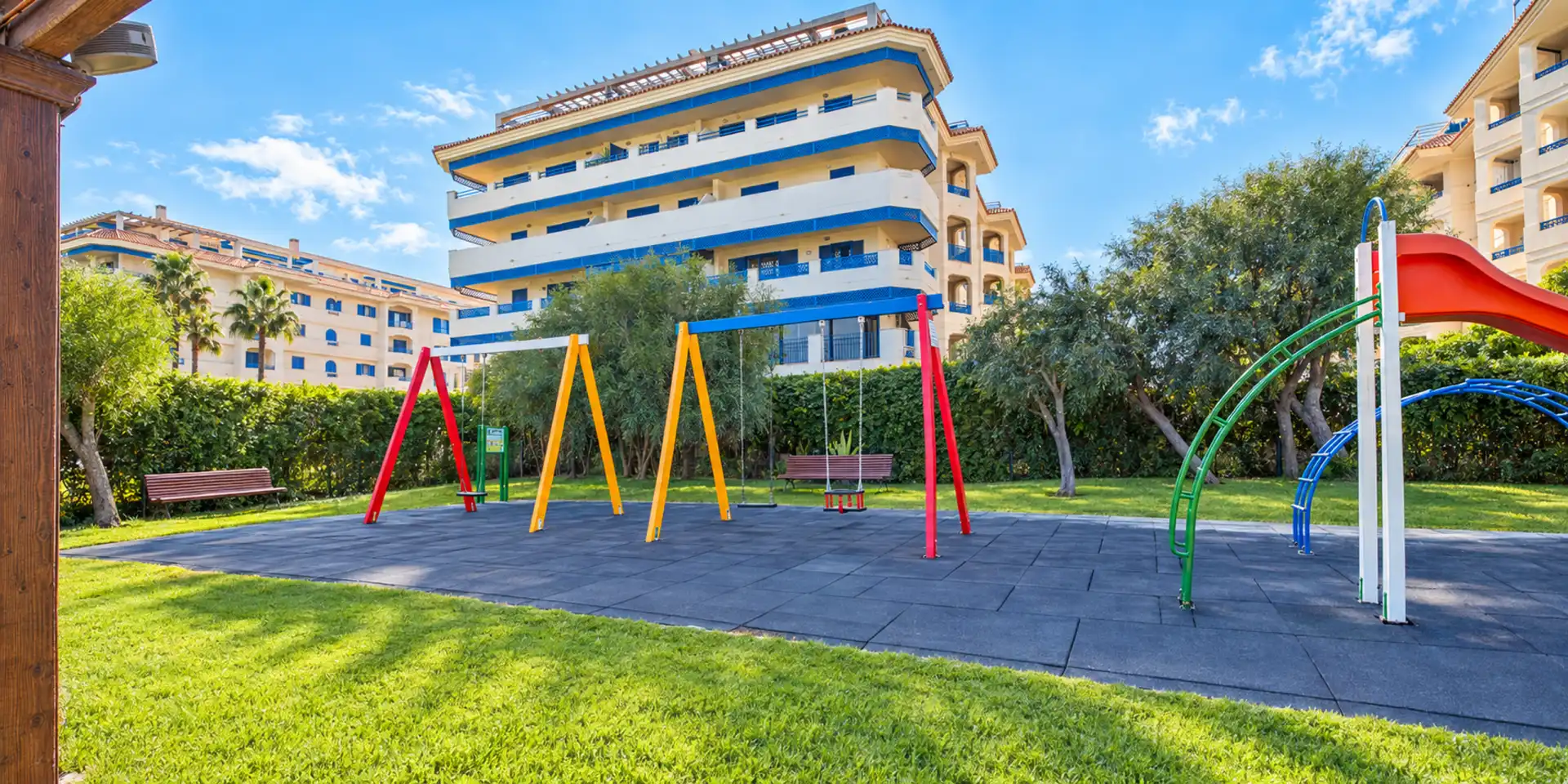 Vista exterior de Apartament en venda en Manilva amb Aire condicionat, Terrassa i Traster