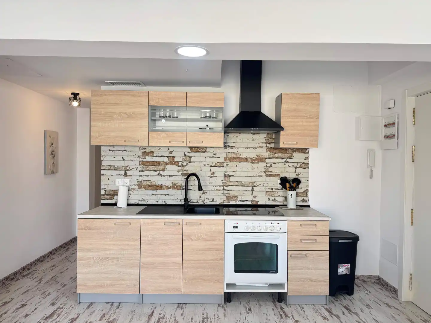 Küche von Wohnung zum Verkauf in Gandia mit Klimaanlage, Abstellraum und Balkon