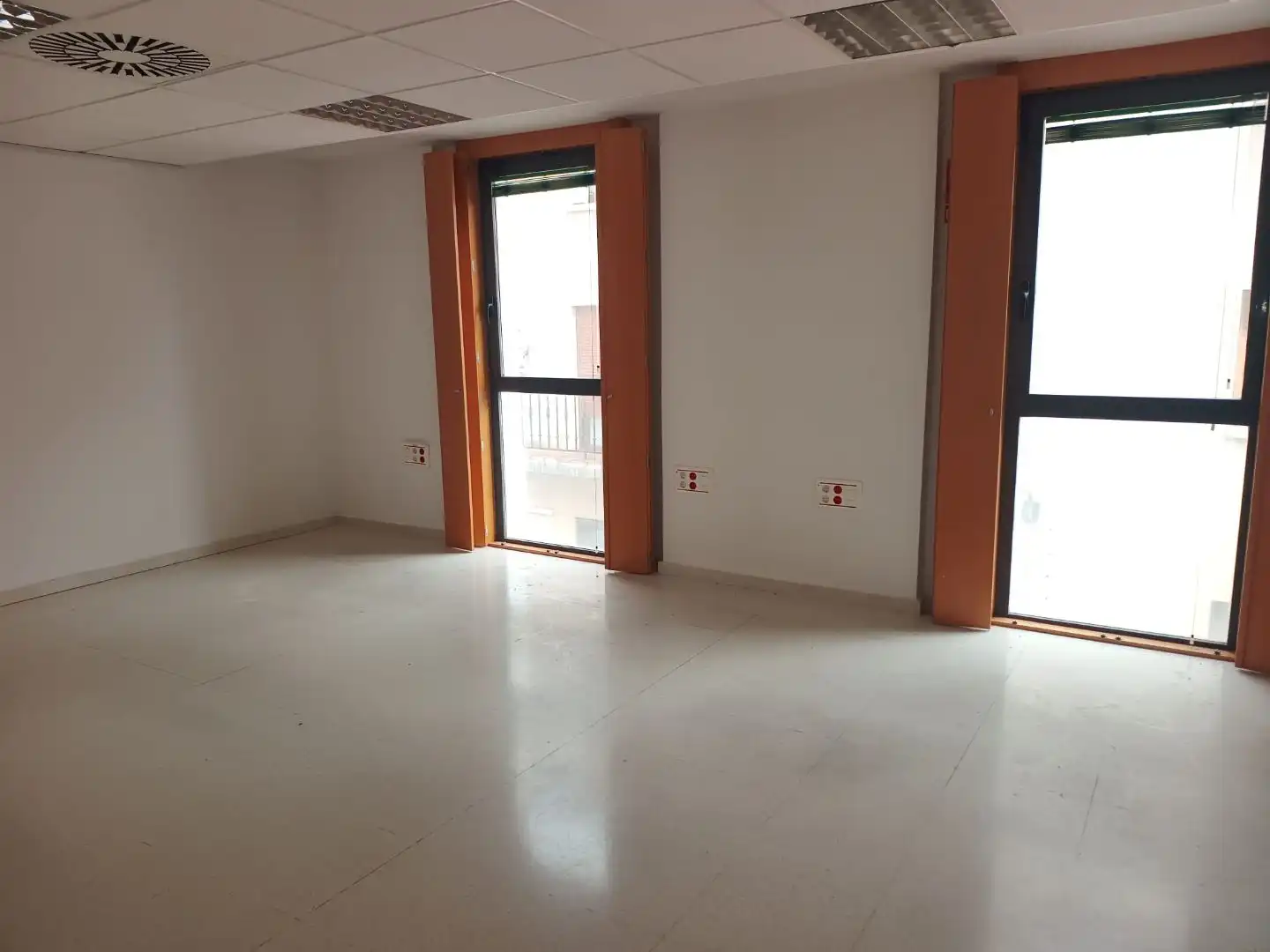 Office for rent in Alagón  with Air Conditioner, Heating and Furnished