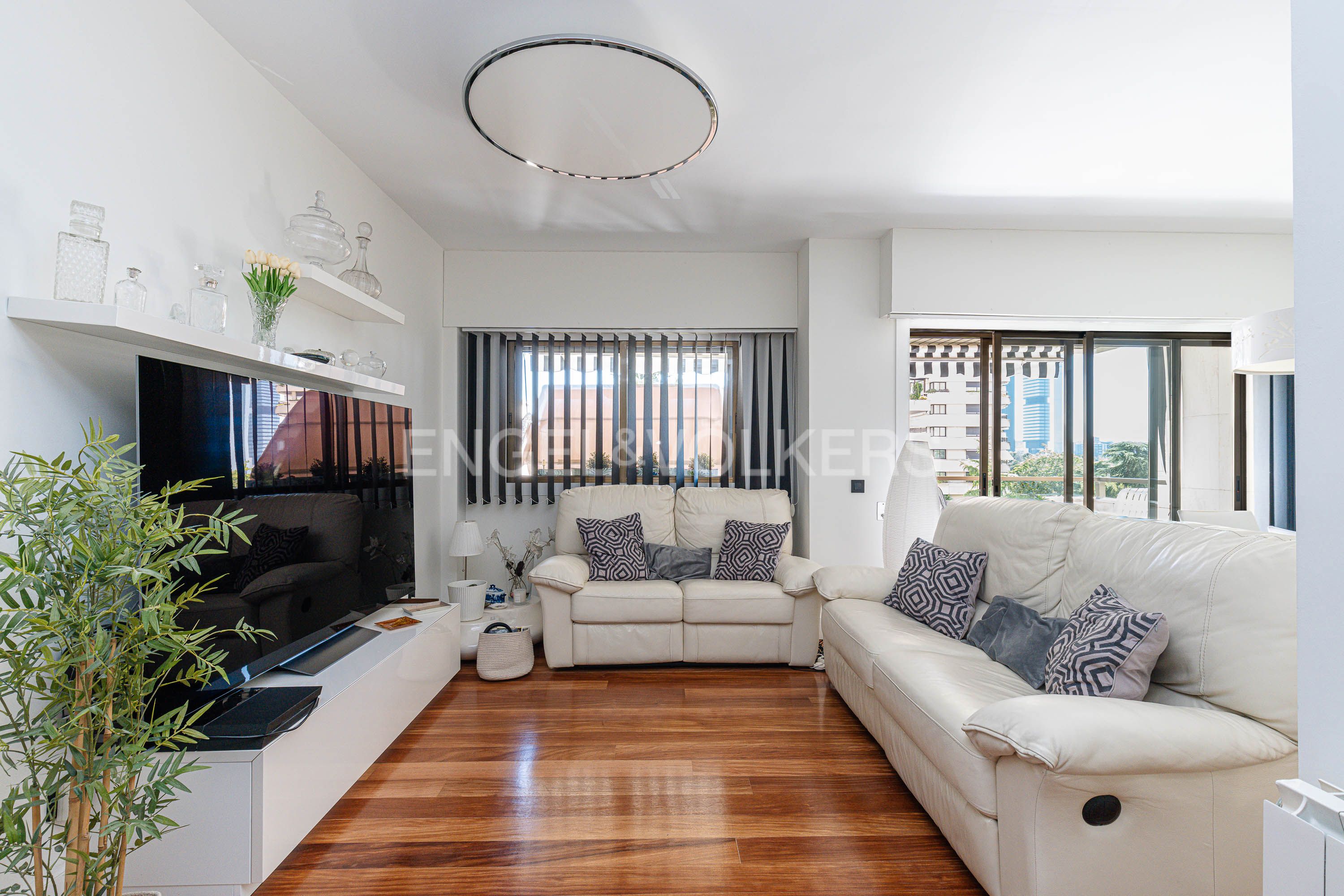 Living room of Apartment for sale in  Madrid Capital  with Air Conditioner, Heating and Terrace