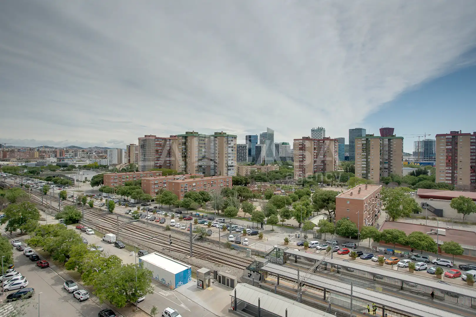 Vista exterior de Piso en venta en L'Hospitalet de Llobregat con Calefacción y Balcón