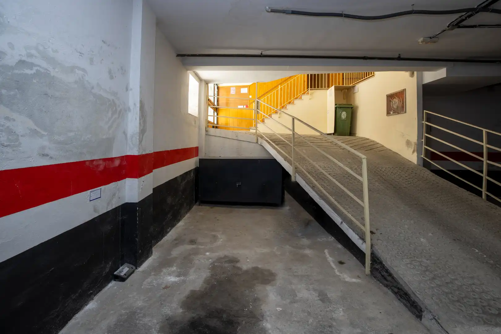 Parking de Dúplex en venta en Granada con Aire acondicionado y Terraza