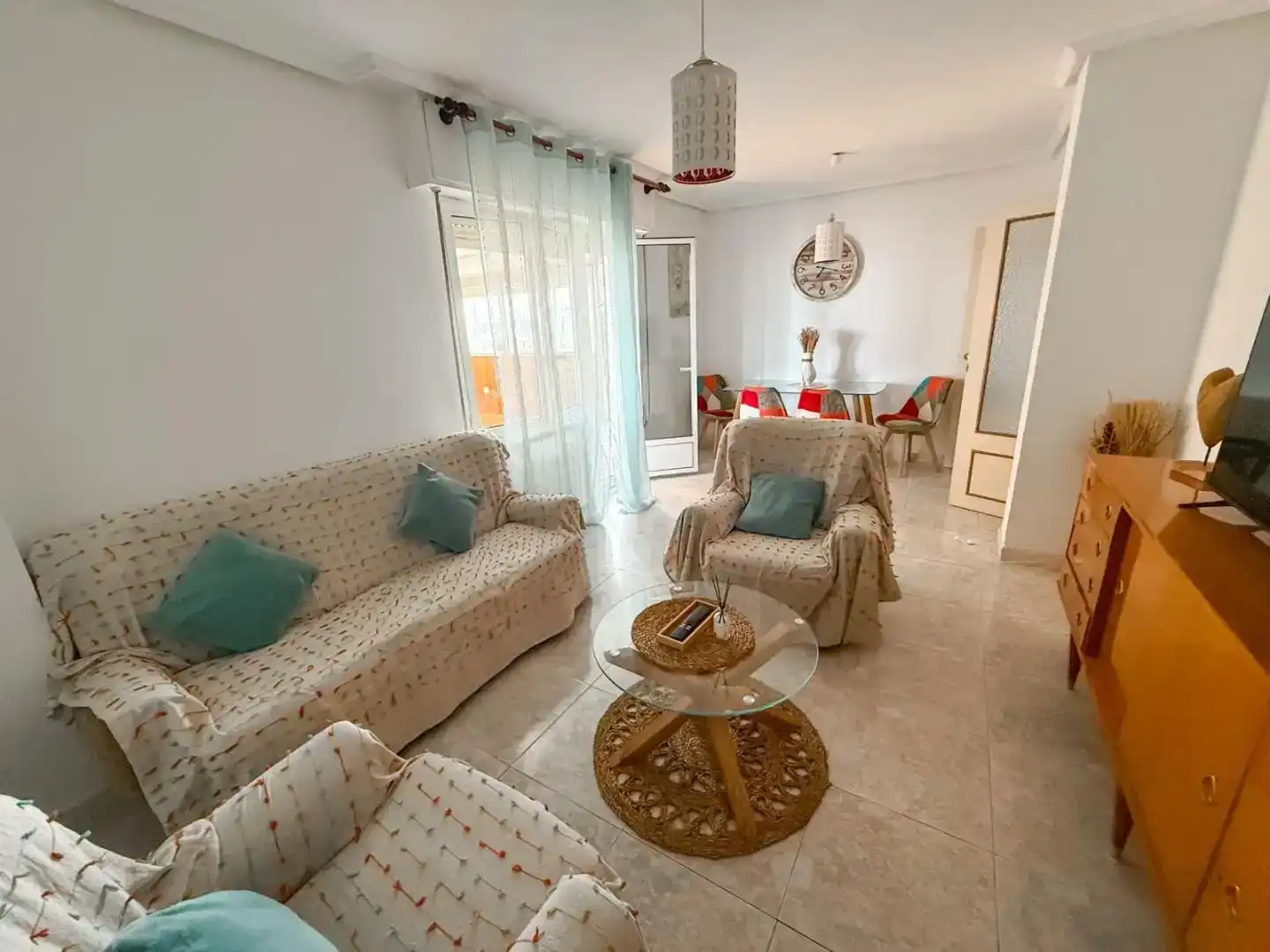 Sala d'estar de Àtic de lloguer en León Capital  amb Moblat