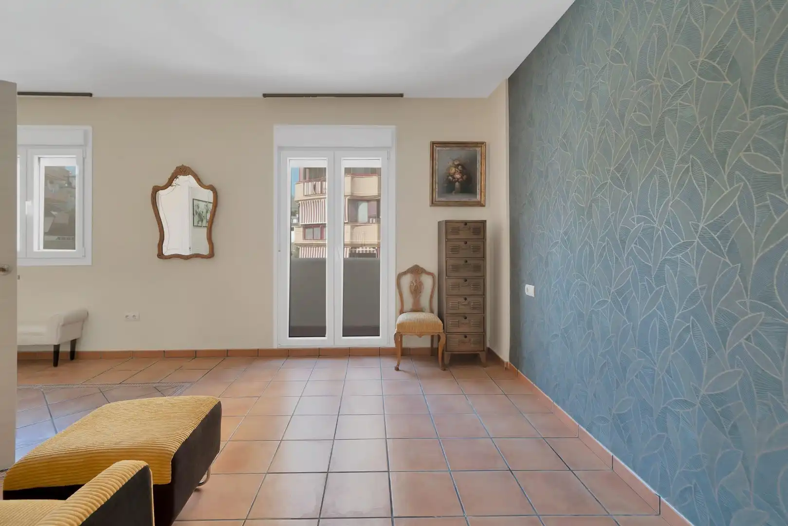 Sala d'estar de Casa adosada en venda en Fuengirola amb Aire condicionat, Calefacció i Jardí privat