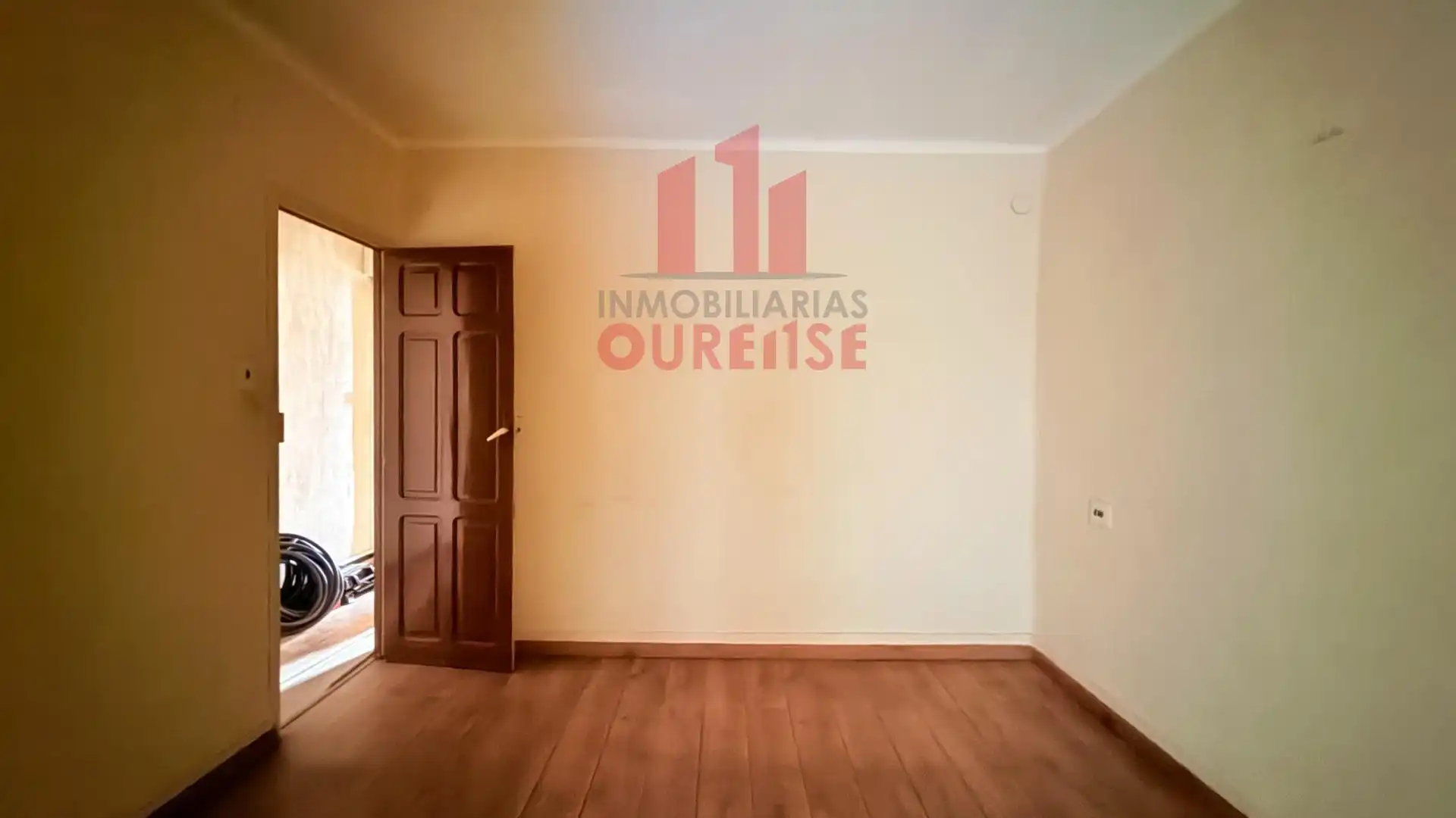 Habitación de Piso en venta en Ourense Capital  con Balcón