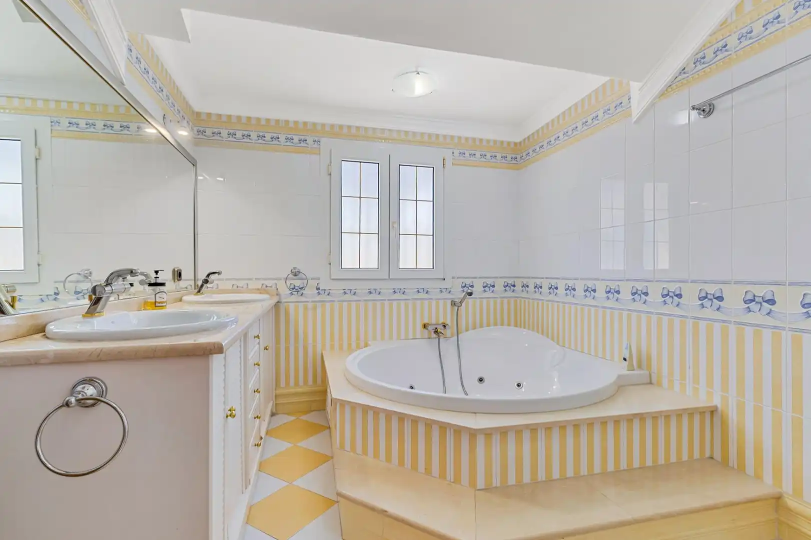 Bathroom of Attic for sale in Marbella  with Terrace
