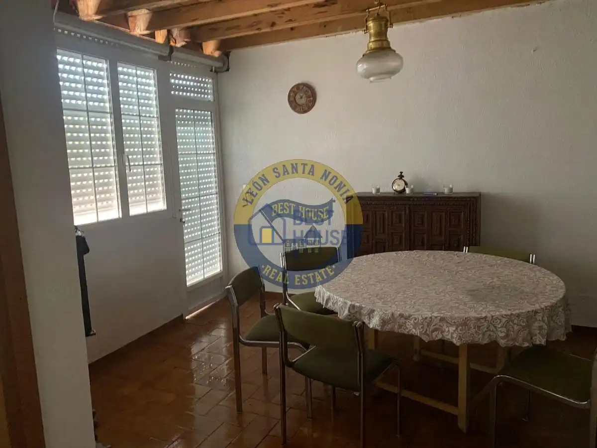 Comedor de Casa o chalet en venta en Garrafe de Torío con Calefacción, Jardín privado y Parquet