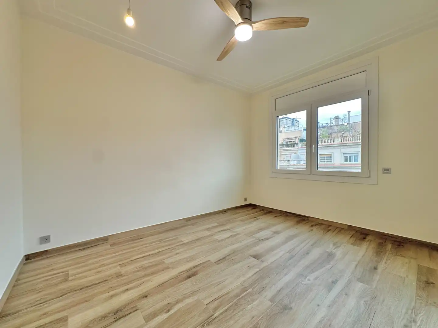 Habitación de Ático en venta en Barcelona con Aire acondicionado, Calefacción y Terraza