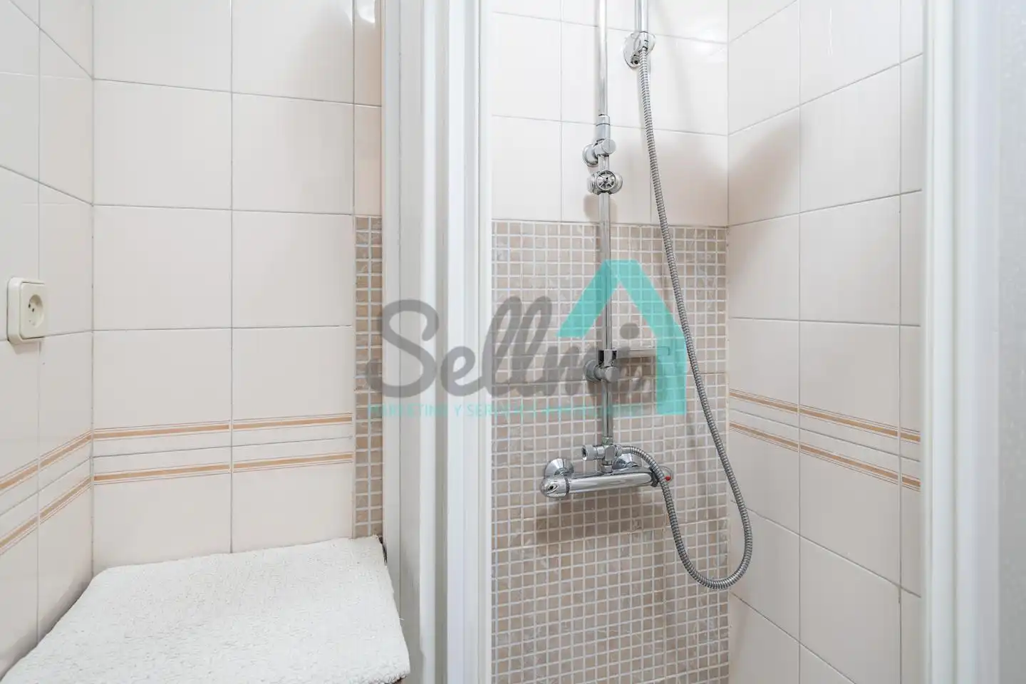 Badezimmer von Wohnung zum Verkauf in Gijón  mit Heizung und Parkett