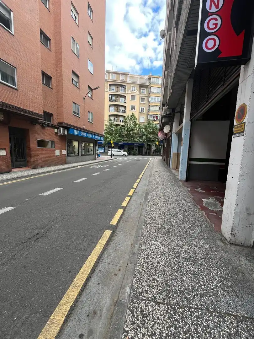 Exterior view of Flat for sale in Zaragoza  with Heating and Furnished