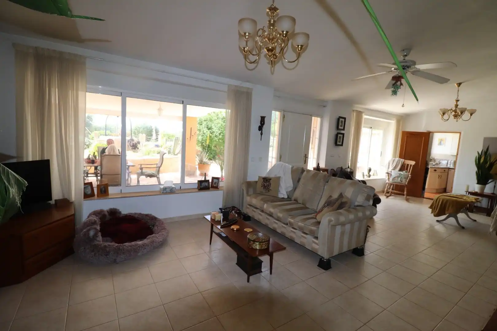Wohnzimmer von Country house zum Verkauf in Hondón de las Nieves / El Fondó de les Neus mit Privatgarten, Terrasse und Abstellraum