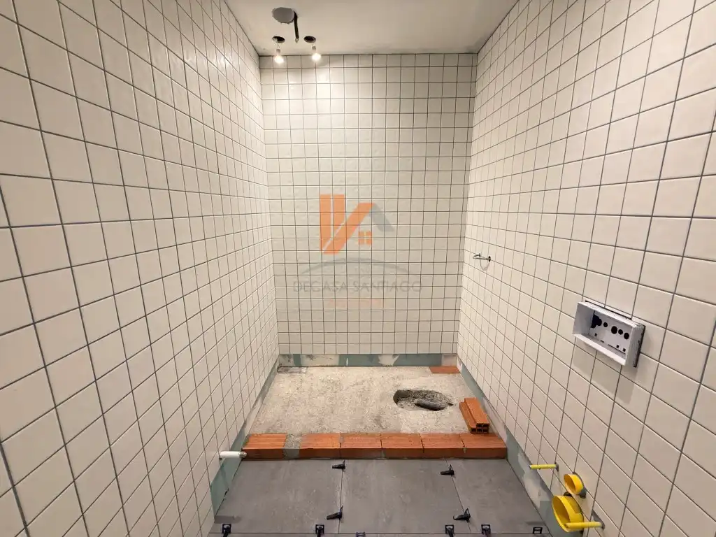 Badezimmer von Wohnungen zum Verkauf in Santiago de Compostela  mit Balkon