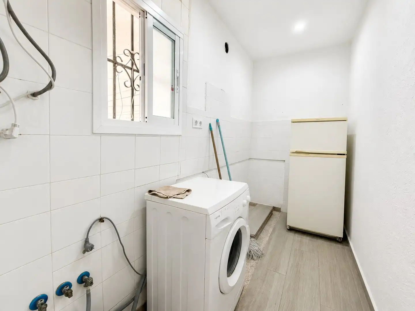 Bathroom of Flat for sale in Torrevieja  with Air Conditioner, Heating and Terrace