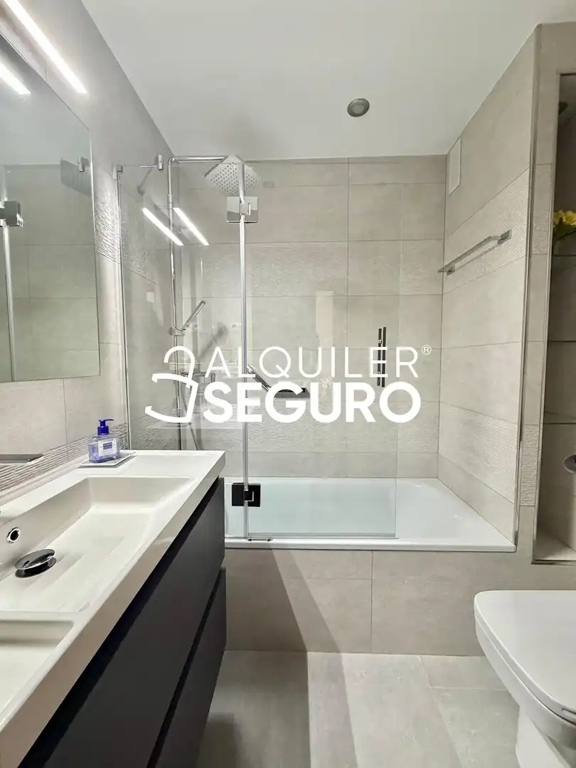 Bathroom of Flat for rent in El Escorial  with Heating, Terrace and Swimming Pool