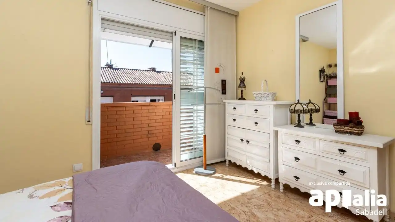 Dormitori de Casa o xalet en venda en Terrassa amb Aire condicionat, Calefacció i Jardí privat