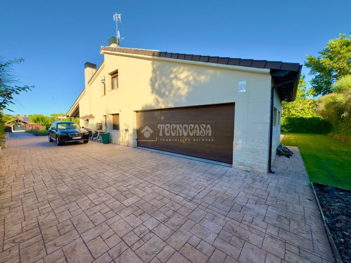 Exterior view of House or chalet for sale in Cabanillas del Campo  with Air Conditioner, Heating and Terrace