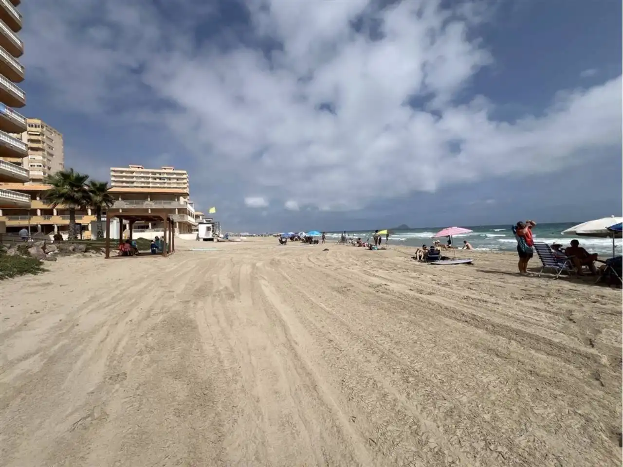 Vista exterior de Pis en venda en La Manga del Mar Menor amb Calefacció, Terrassa i Moblat