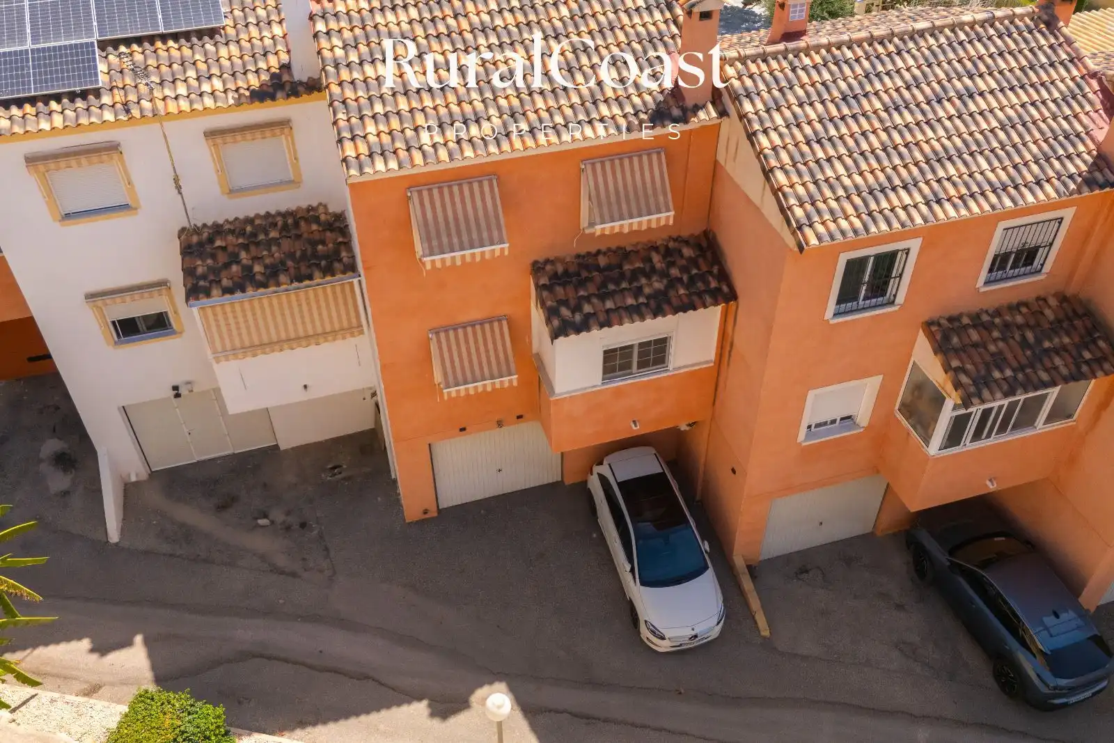Aparcament de Casa adosada en venda en Mutxamel amb Aire condicionat, Calefacció i Jardí privat