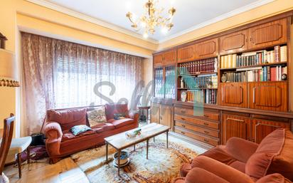 Sala d'estar de Pis en venda en Oviedo  amb Calefacció i Parquet