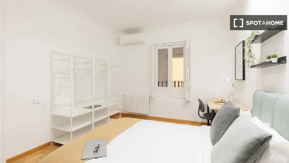 Habitación de Piso de alquiler en Valencia con Aire acondicionado, Calefacción y Amueblado