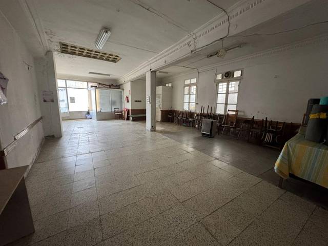 Local comercial en Venta en  de Rosalía de Castro, 90 en As Nogais