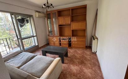 Sala d'estar de Pis en venda en  Madrid Capital amb Calefacció i Terrassa